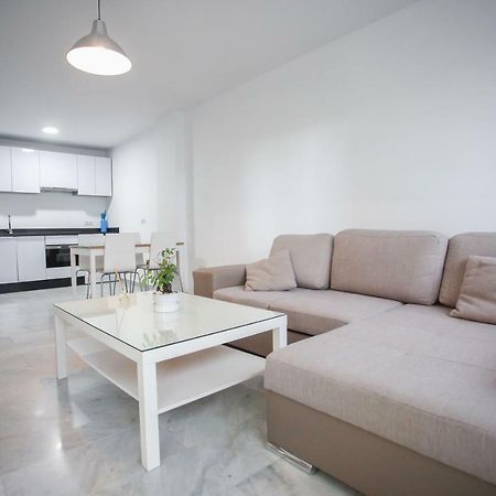 Apartamento En La Carihuela Con Piscina Y Parking, Al Lado De La Playa Apartment Торемолинос Екстериор снимка